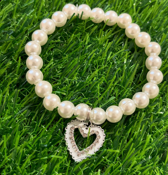 White Pearl Heart Resin Bracelet
